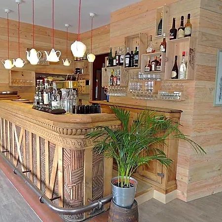 Hotel Logis- Hotel & Restaurant Le Montligeon La Chapelle-Montligeon