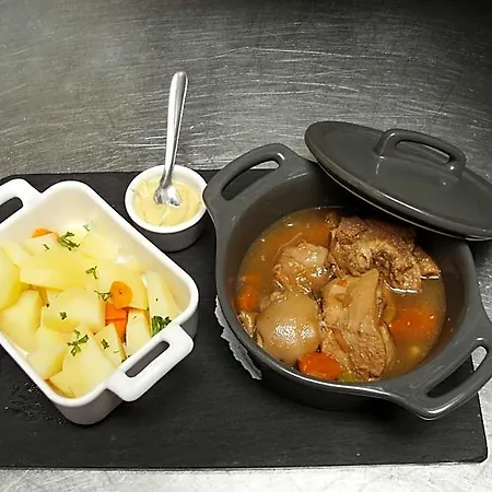 Hotel Logis- Hotel & Restaurant Le Montligeon