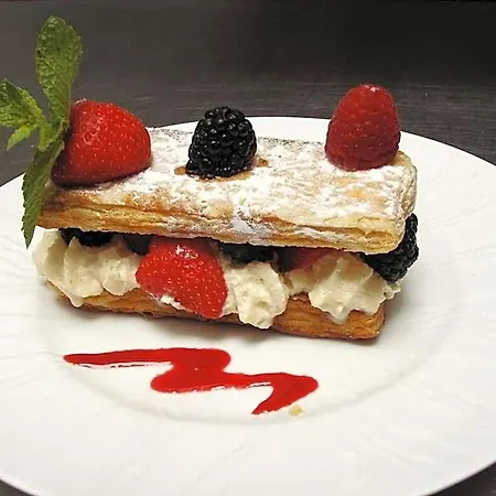 Logis- Hotel & Restaurant Le Montligeon 2*