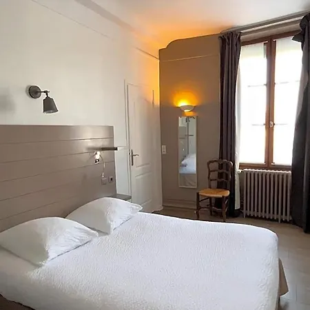 Logis- Hotel & Restaurant Le Montligeon 2*