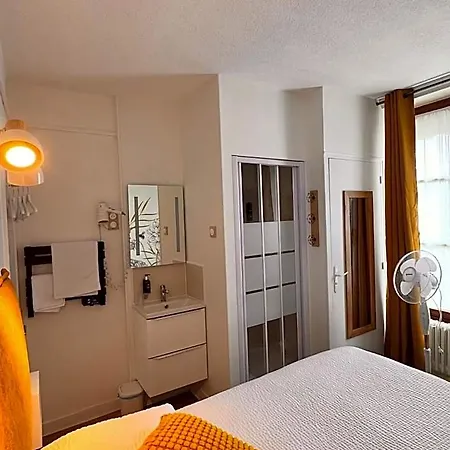 Logis- Hotel & Restaurant Le Montligeon Hotel La Chapelle-Montligeon