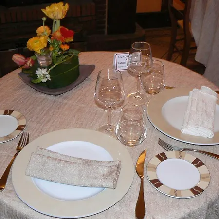 Logis- & Restaurant Le Montligeon 호텔 La Chapelle-Montligeon