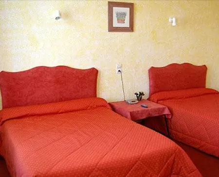 Hotel Logis- Hotel & Restaurant Le Montligeon 2*