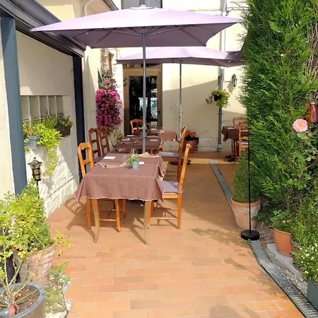 فندق Logis- & Restaurant Le Montligeon 2*