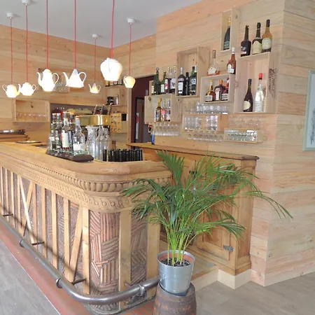 Logis- & Restaurant Le Montligeon Hotel La Chapelle-Montligeon