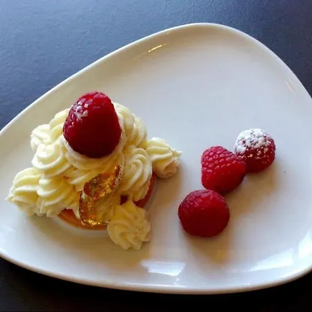 Logis- & Restaurant Le Montligeon فندق