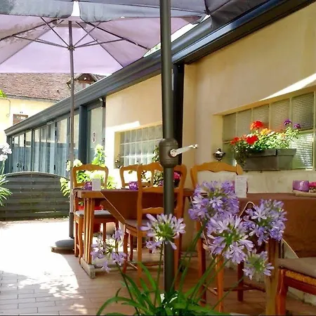 Logis- & Restaurant Le Montligeon فندق 2*