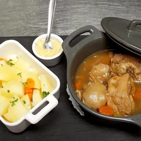 Logis- Hotel & Restaurant Le Montligeon Hotel