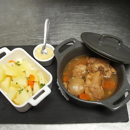 Logis- Hotel & Restaurant Le Montligeon 2* La Chapelle-Montligeon