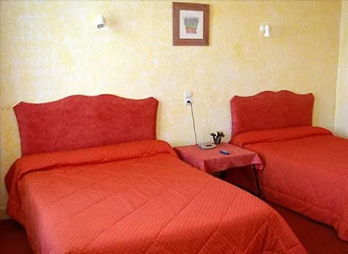 호텔 Logis- & Restaurant Le Montligeon 2*