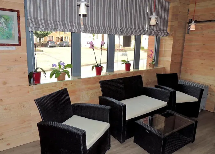 Logis- & Restaurant Le Montligeon 호텔 2*