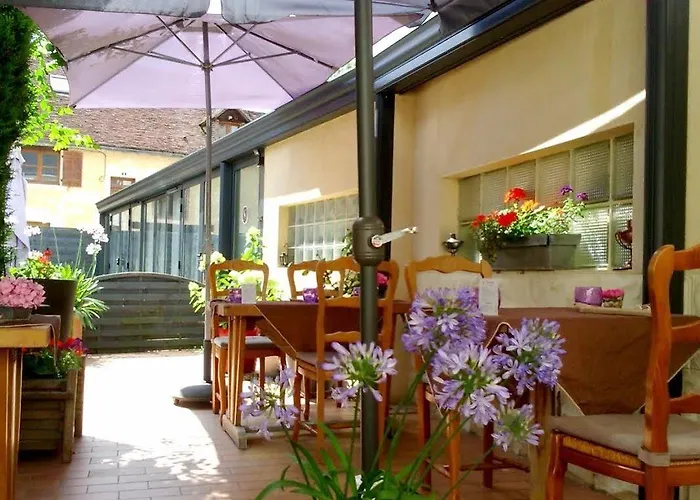 Logis- & Restaurant Le Montligeon 호텔 2*